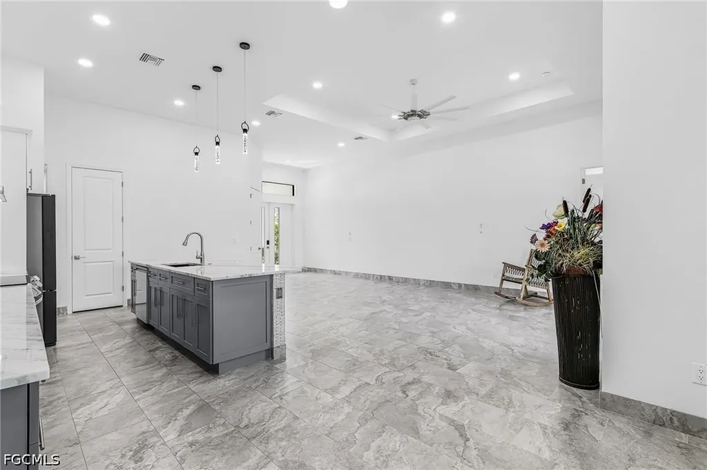 509 NE 5th Terrace Cape Coral FL 33909