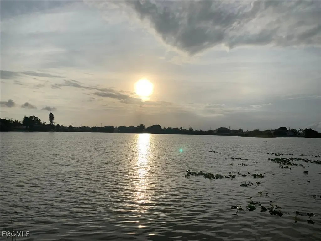 1142 NW 2 Place Cape Coral FL 33993