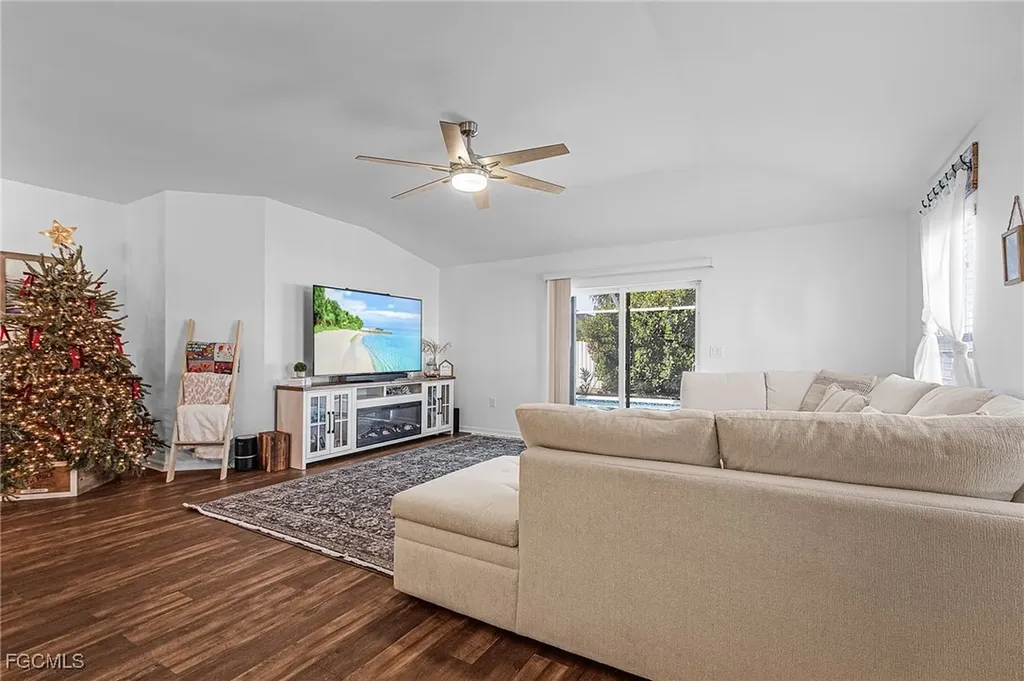 1010 SW 6th Avenue Cape Coral FL 33991