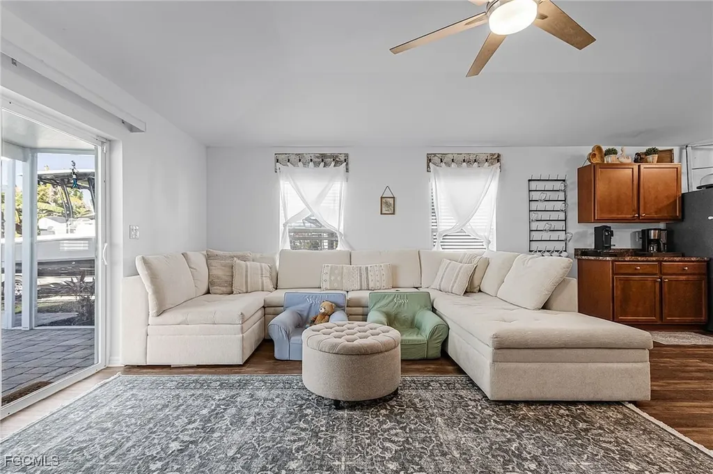 1010 SW 6th Avenue Cape Coral FL 33991