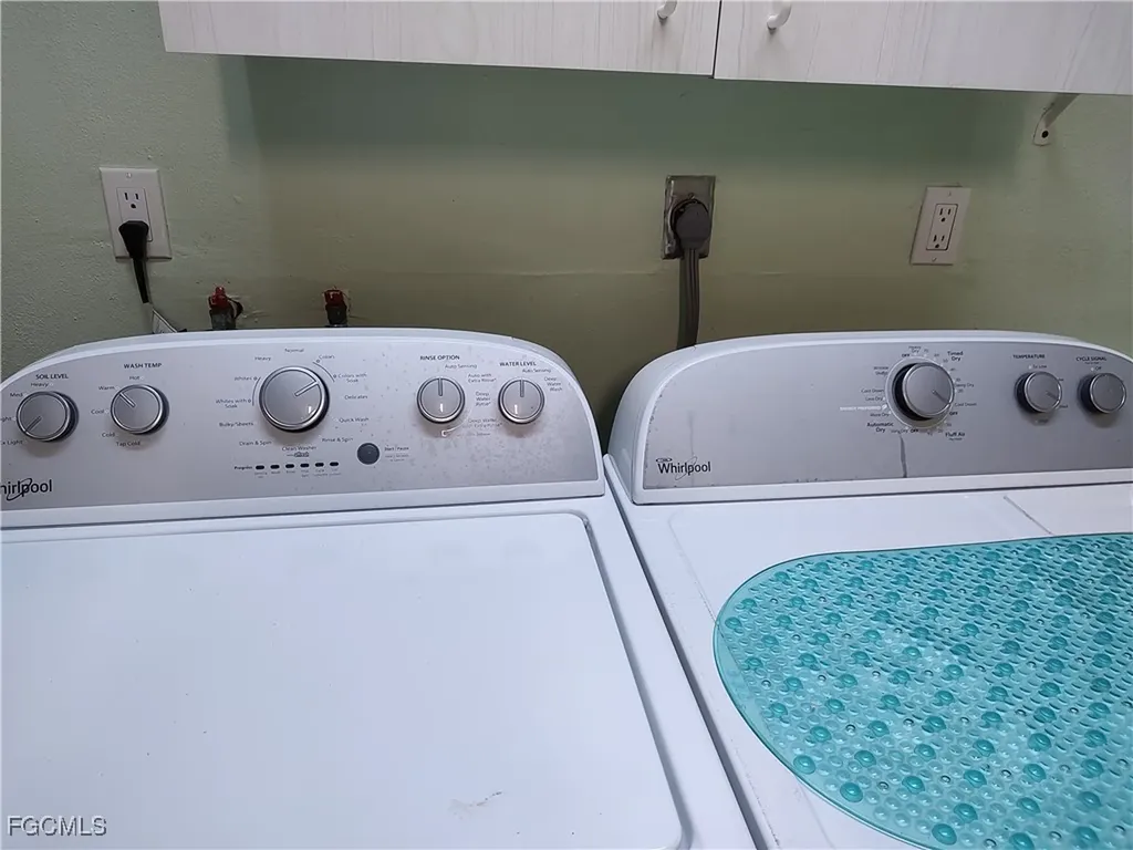 2220 SE 7th Street Cape Coral FL 33990