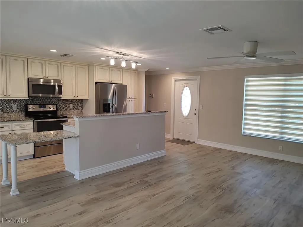 2220 SE 7th Street Cape Coral FL 33990