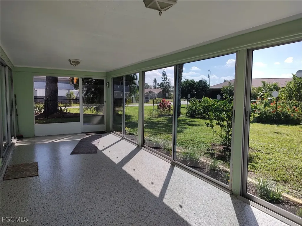 2220 SE 7th Street Cape Coral FL 33990