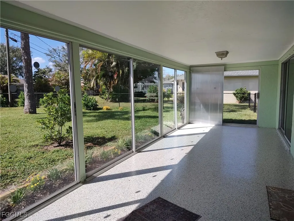 2220 SE 7th Street Cape Coral FL 33990