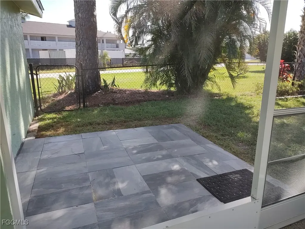 2220 SE 7th Street Cape Coral FL 33990