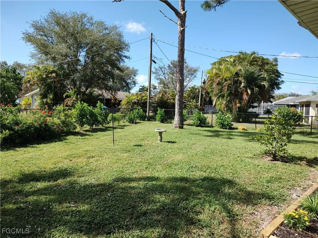 2220 SE 7th Street Cape Coral FL 33990