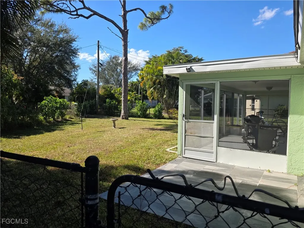 2220 SE 7th Street Cape Coral FL 33990