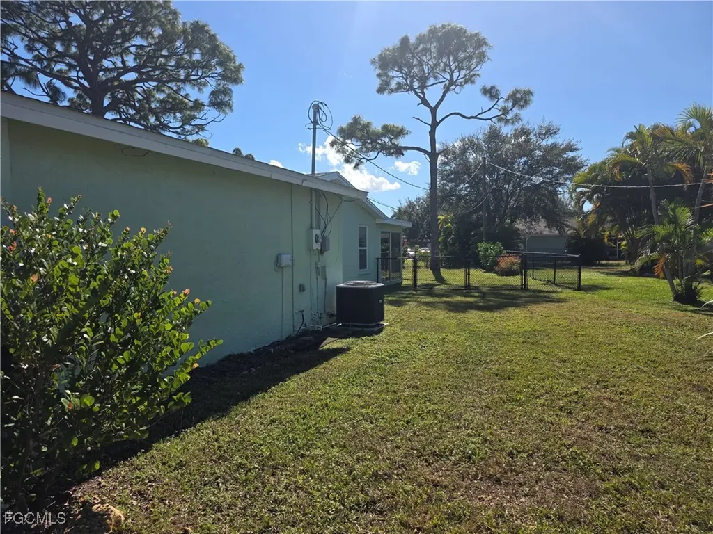 2220 SE 7th Street Cape Coral FL 33990