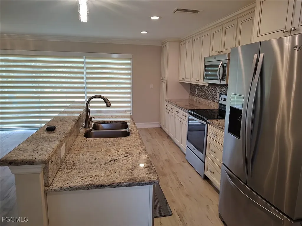 2220 SE 7th Street Cape Coral FL 33990