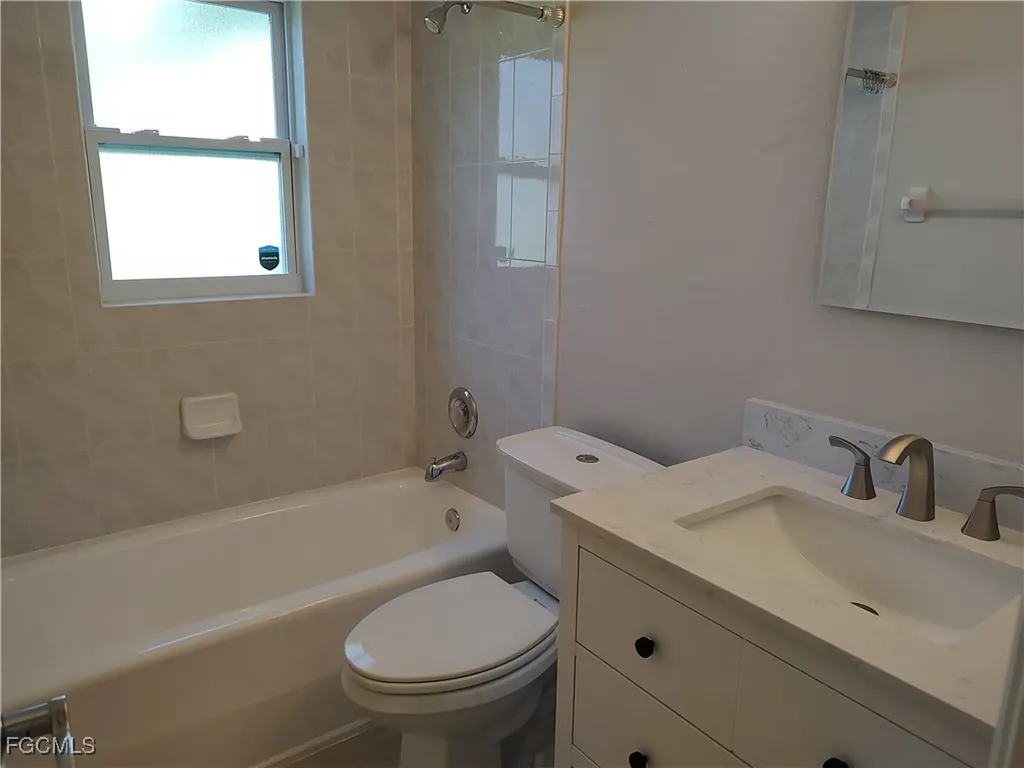 2220 SE 7th Street Cape Coral FL 33990