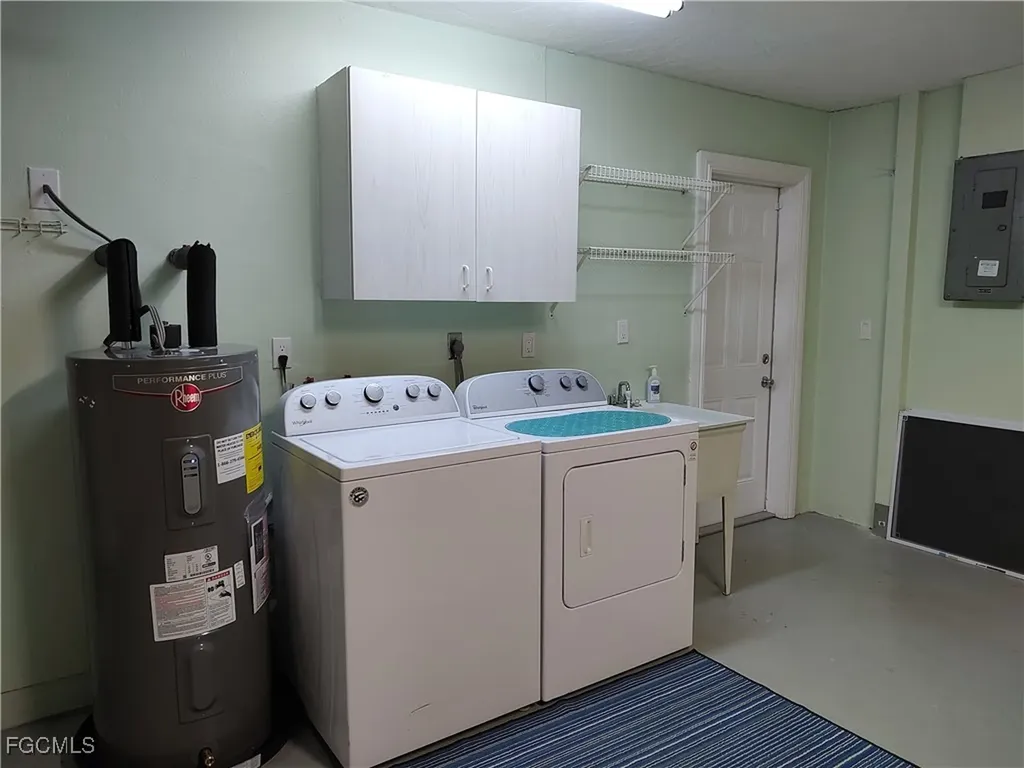2220 SE 7th Street Cape Coral FL 33990