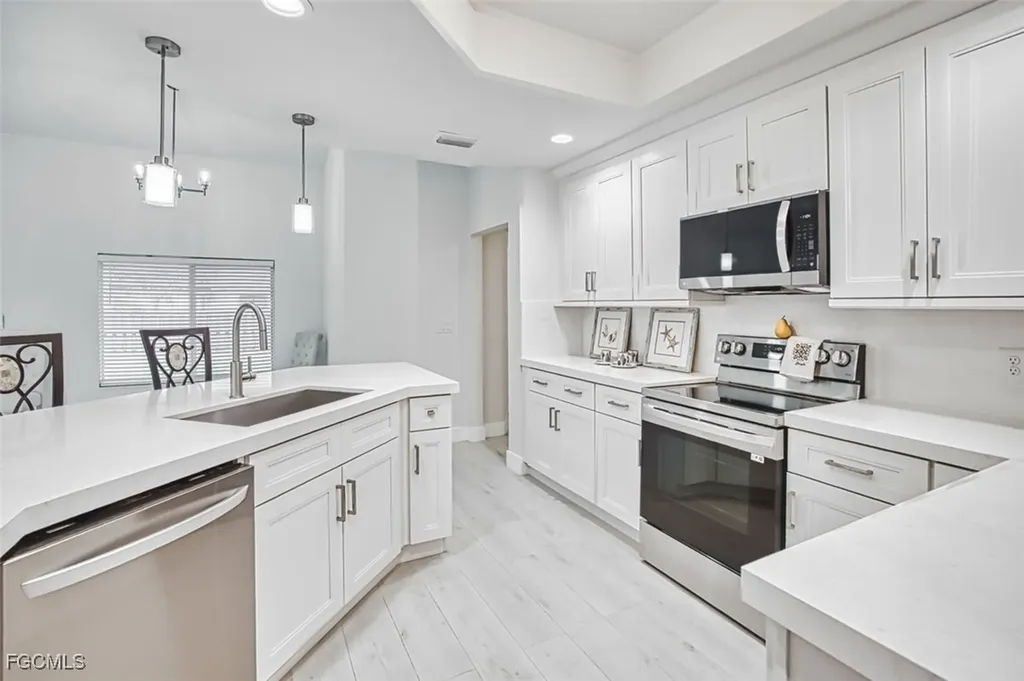 1633 SW 43rd Street Cape Coral FL 33914