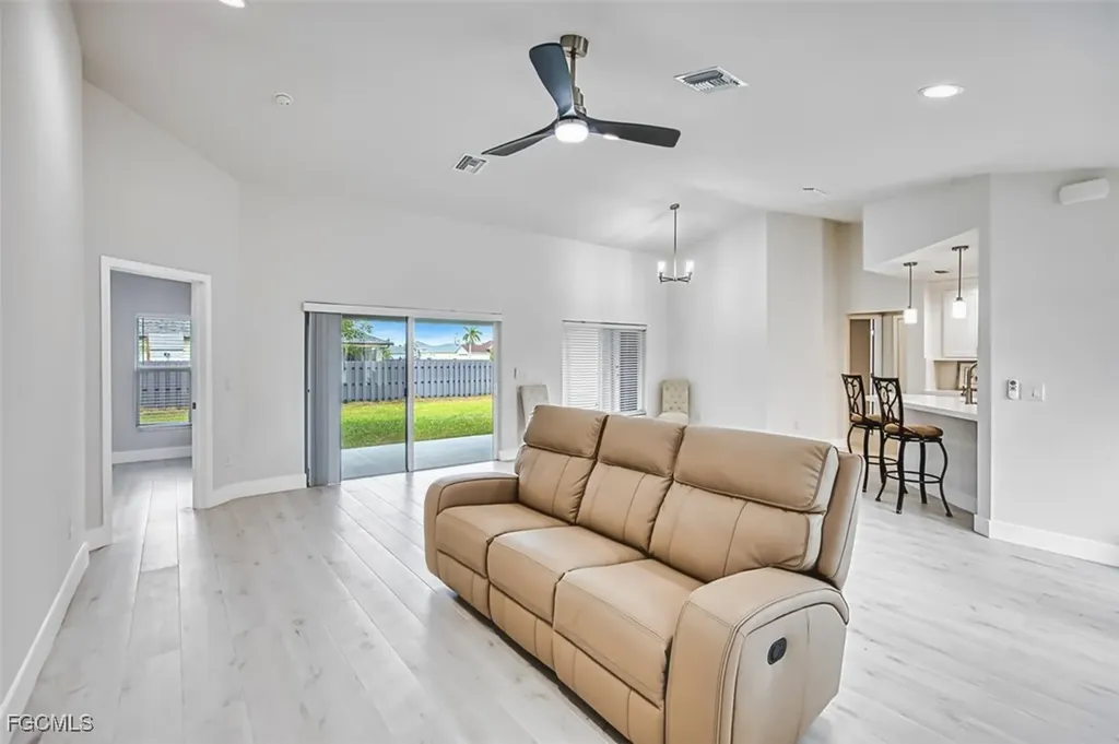 1633 SW 43rd Street Cape Coral FL 33914