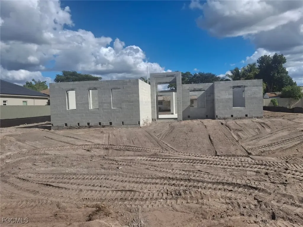 1520 Crestwood Circle W Lehigh Acres FL 33936
