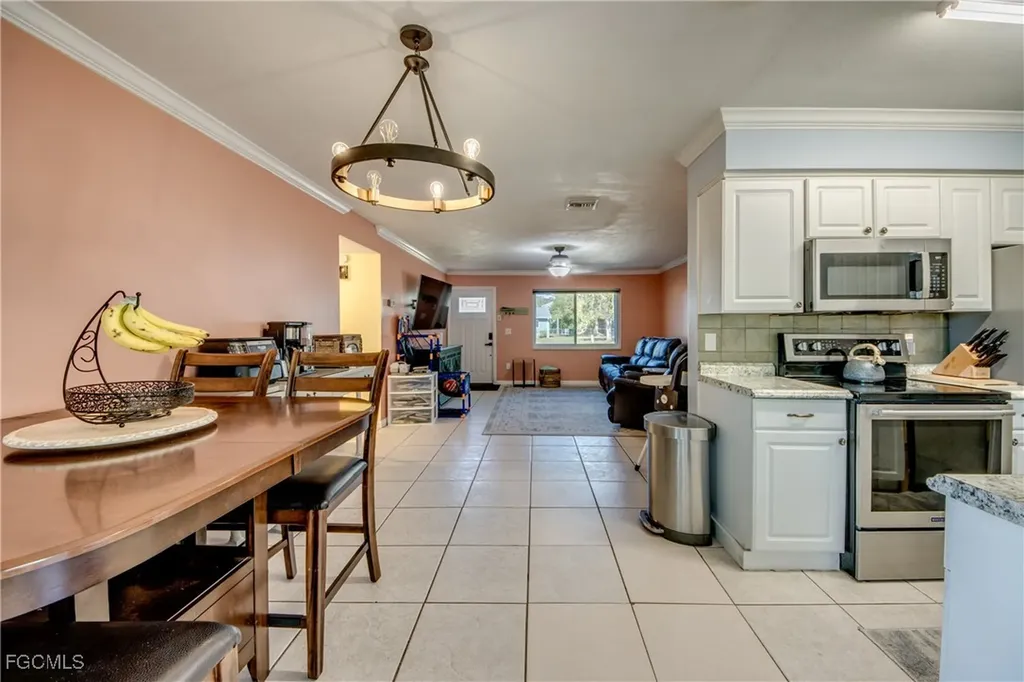 2912 Poinciana Drive Naples FL 34105