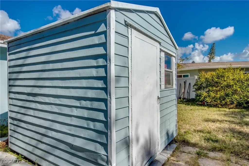 2912 Poinciana Drive Naples FL 34105