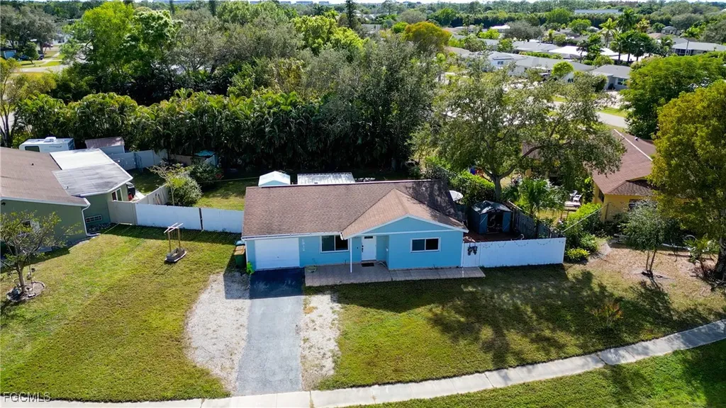 2912 Poinciana Drive Naples FL 34105