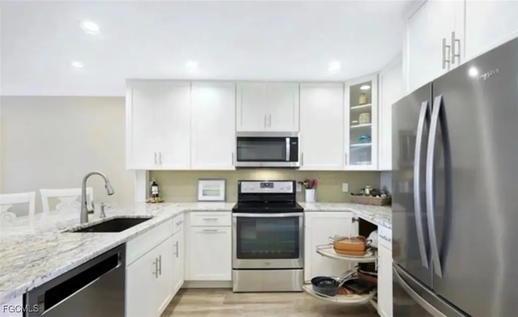 4541 SE 5th Place Cape Coral FL 33904