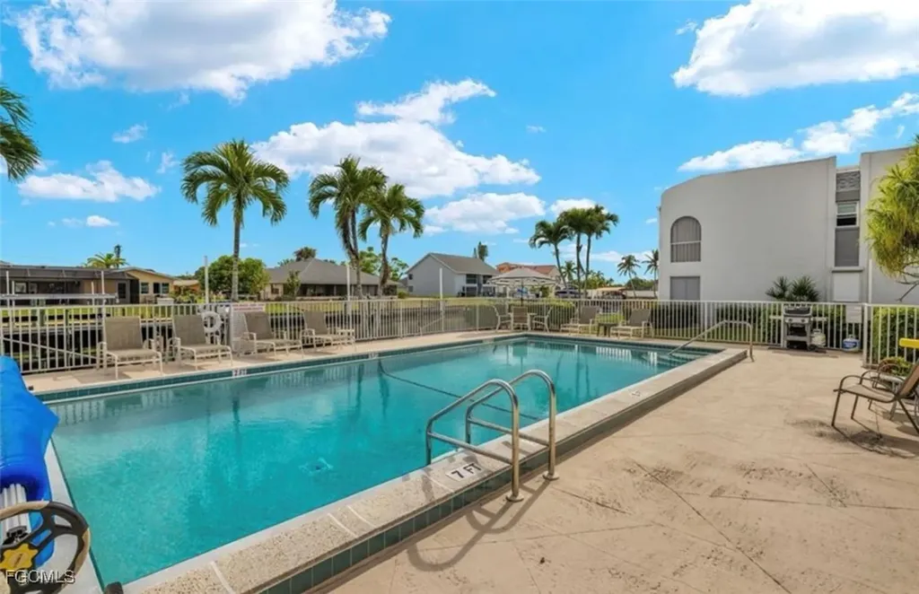 4541 SE 5th Place Cape Coral FL 33904