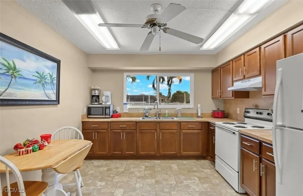 4541 SE 5th Place Cape Coral FL 33904
