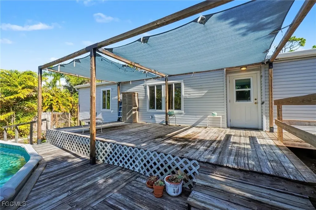 5228 Stringfellow Road St. James City FL 33956