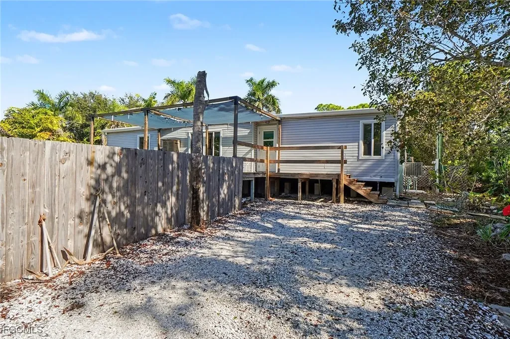 5228 Stringfellow Road St. James City FL 33956