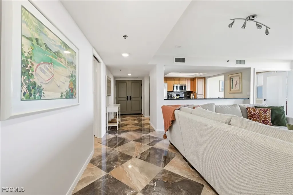 6585 Nicholas Boulevard Naples FL 34108