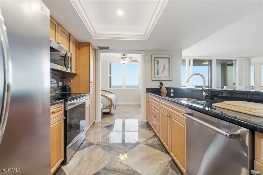 6585 Nicholas Boulevard Naples FL 34108