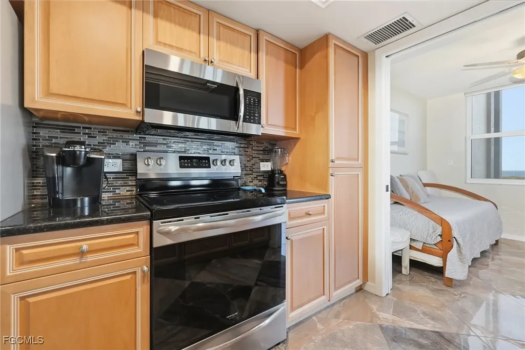6585 Nicholas Boulevard Naples FL 34108