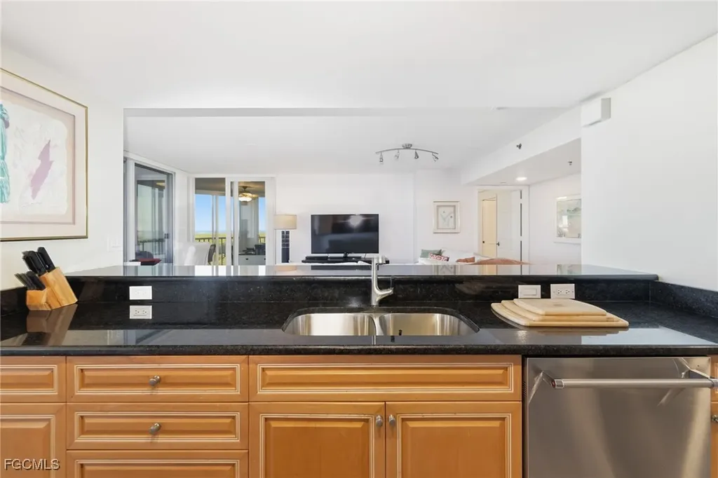 6585 Nicholas Boulevard Naples FL 34108