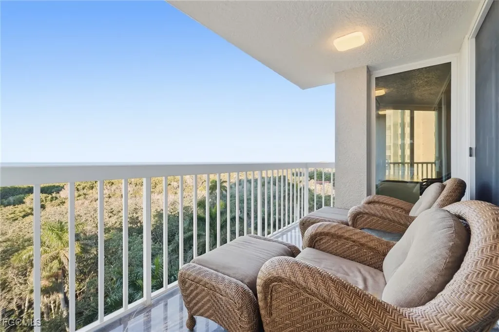 6585 Nicholas Boulevard Naples FL 34108