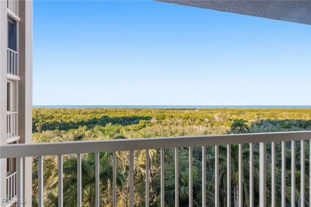 6585 Nicholas Boulevard Naples FL 34108