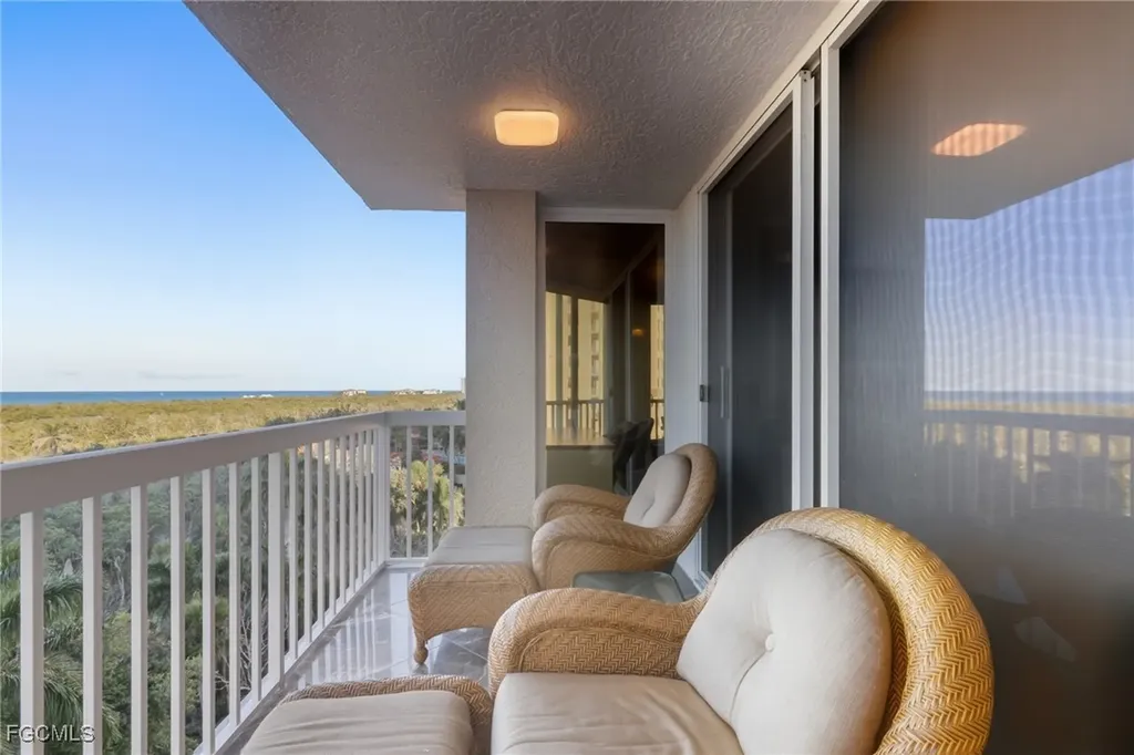 6585 Nicholas Boulevard Naples FL 34108