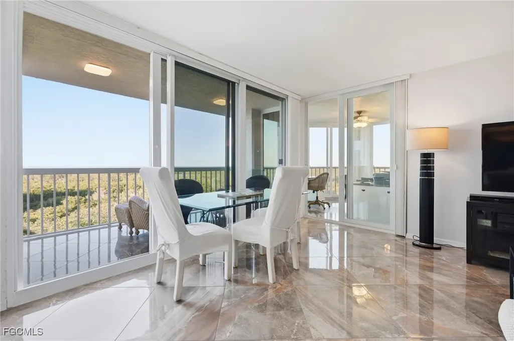 6585 Nicholas Boulevard Naples FL 34108