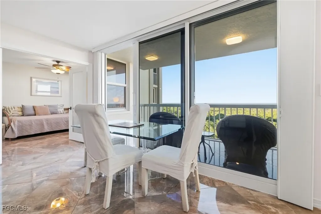 6585 Nicholas Boulevard Naples FL 34108