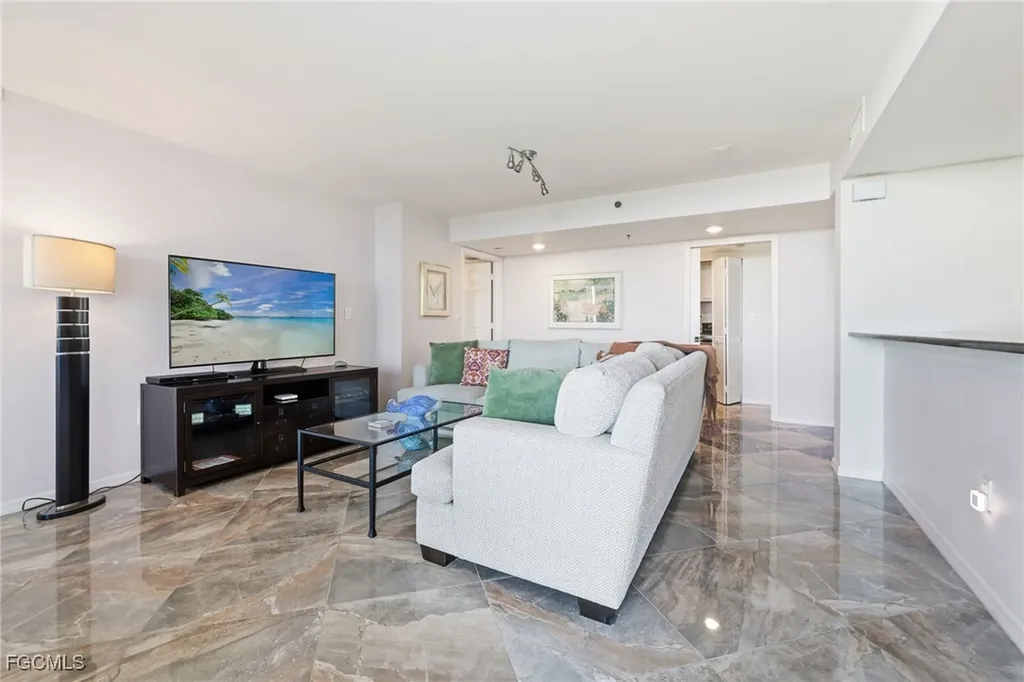 6585 Nicholas Boulevard Naples FL 34108