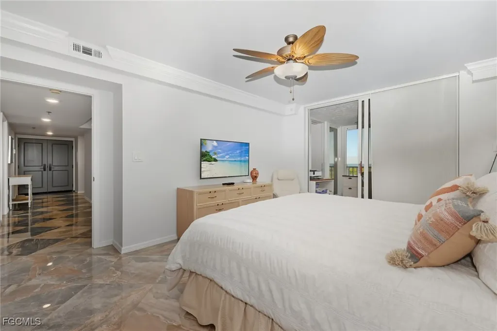 6585 Nicholas Boulevard Naples FL 34108