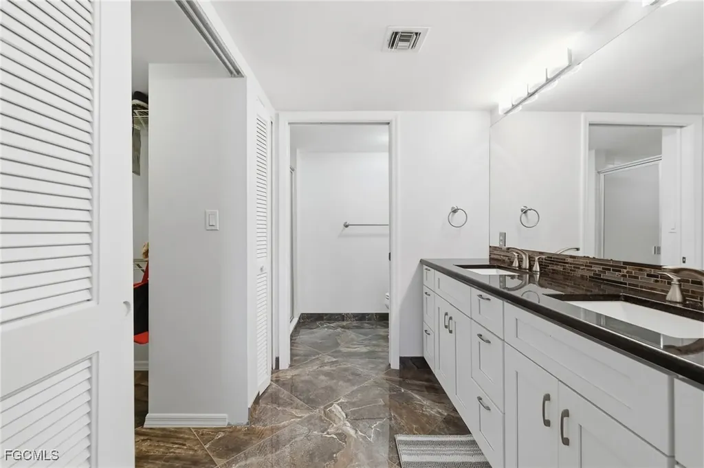 6585 Nicholas Boulevard Naples FL 34108
