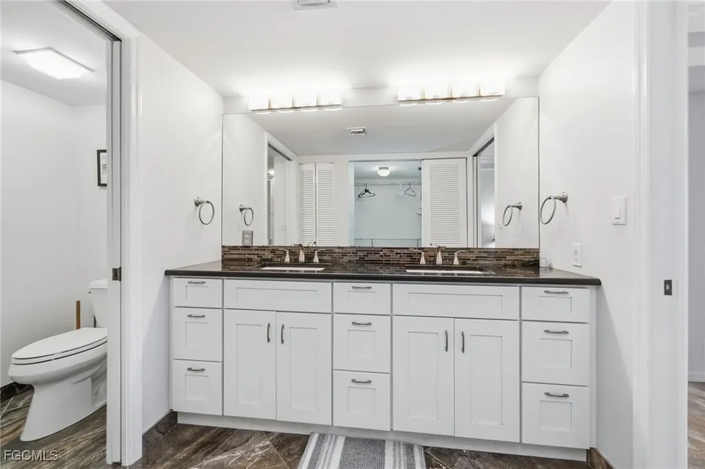 6585 Nicholas Boulevard Naples FL 34108
