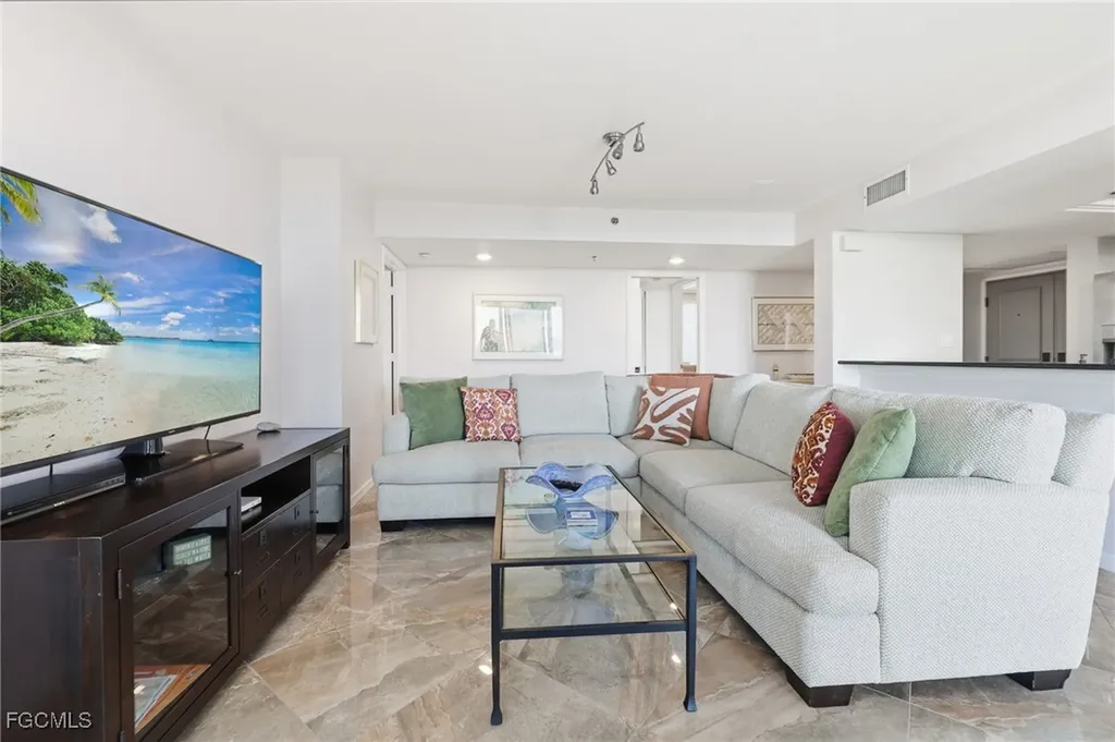 6585 Nicholas Boulevard Naples FL 34108