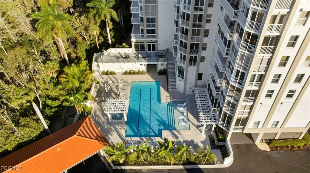 6585 Nicholas Boulevard Naples FL 34108