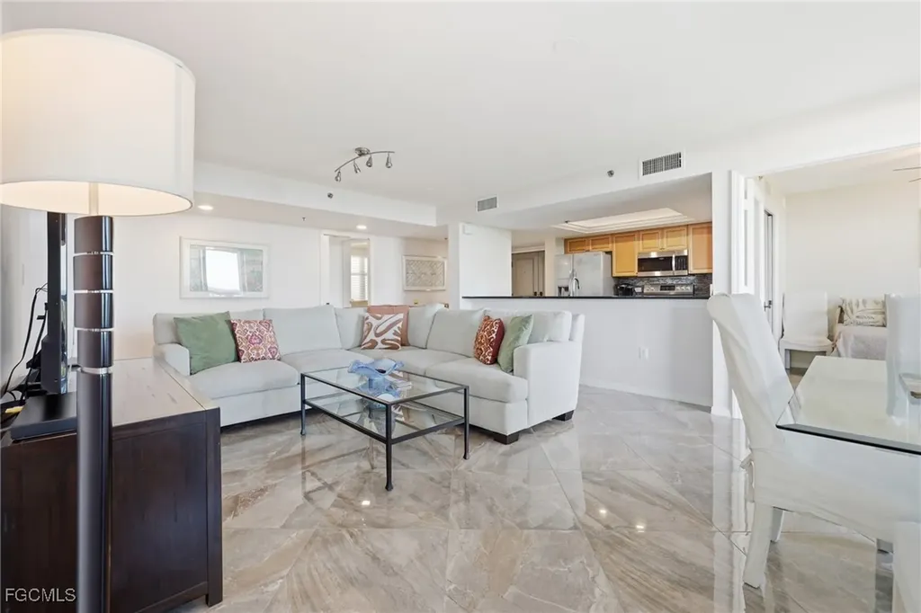 6585 Nicholas Boulevard Naples FL 34108