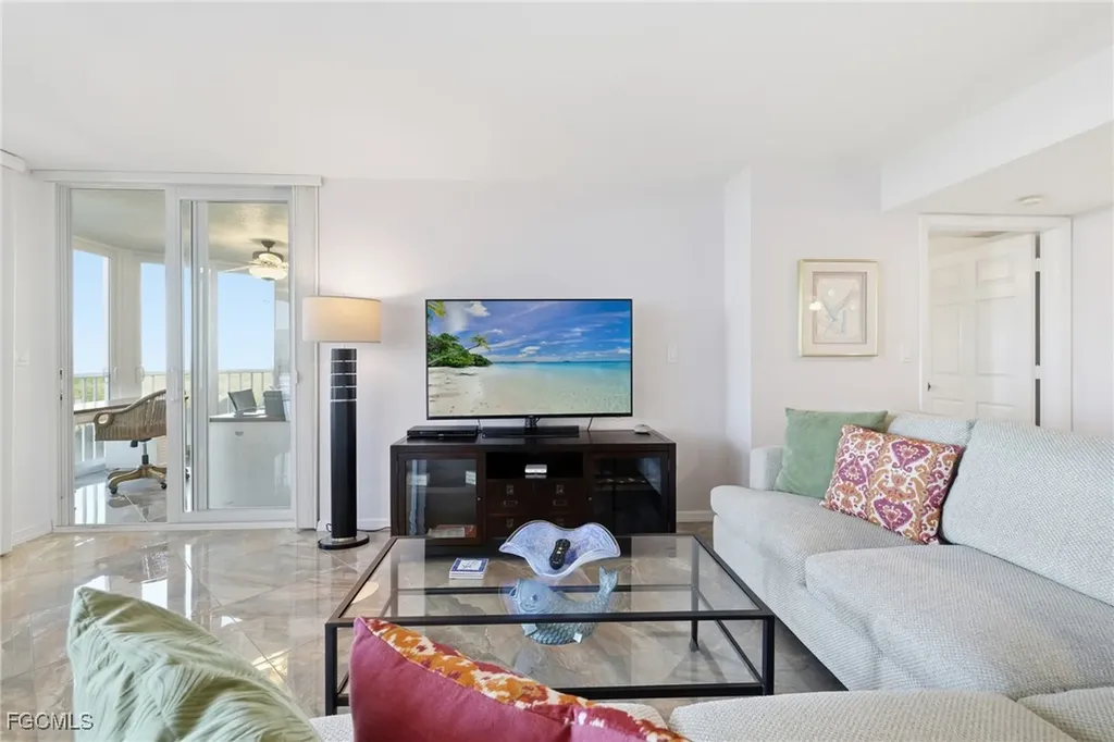 6585 Nicholas Boulevard Naples FL 34108