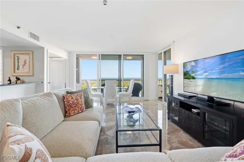 6585 Nicholas Boulevard Naples FL 34108