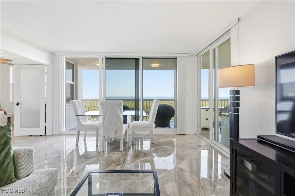 6585 Nicholas Boulevard Naples FL 34108