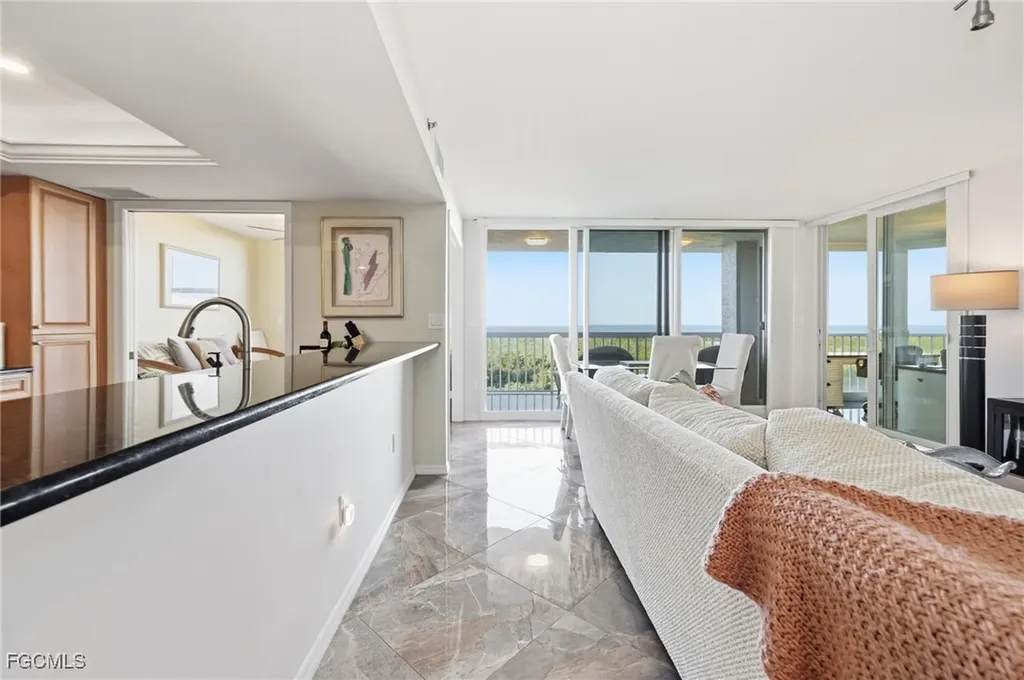 6585 Nicholas Boulevard Naples FL 34108