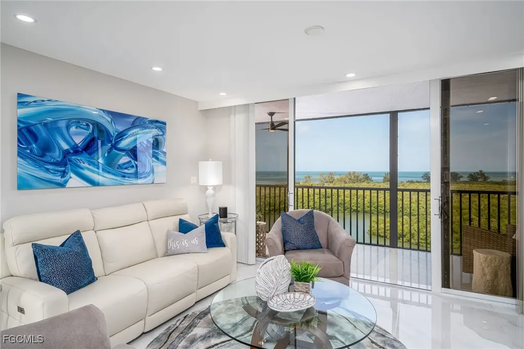 17 Bluebill Avenue Naples FL 34108