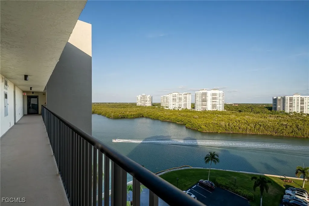 17 Bluebill Avenue Naples FL 34108