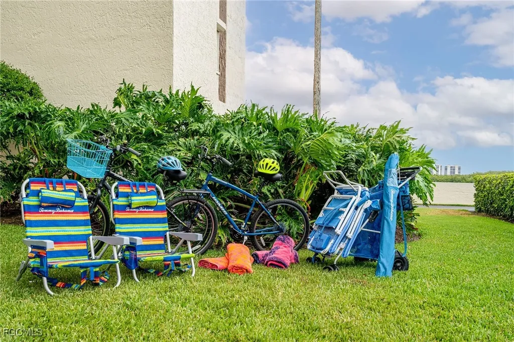 17 Bluebill Avenue Naples FL 34108