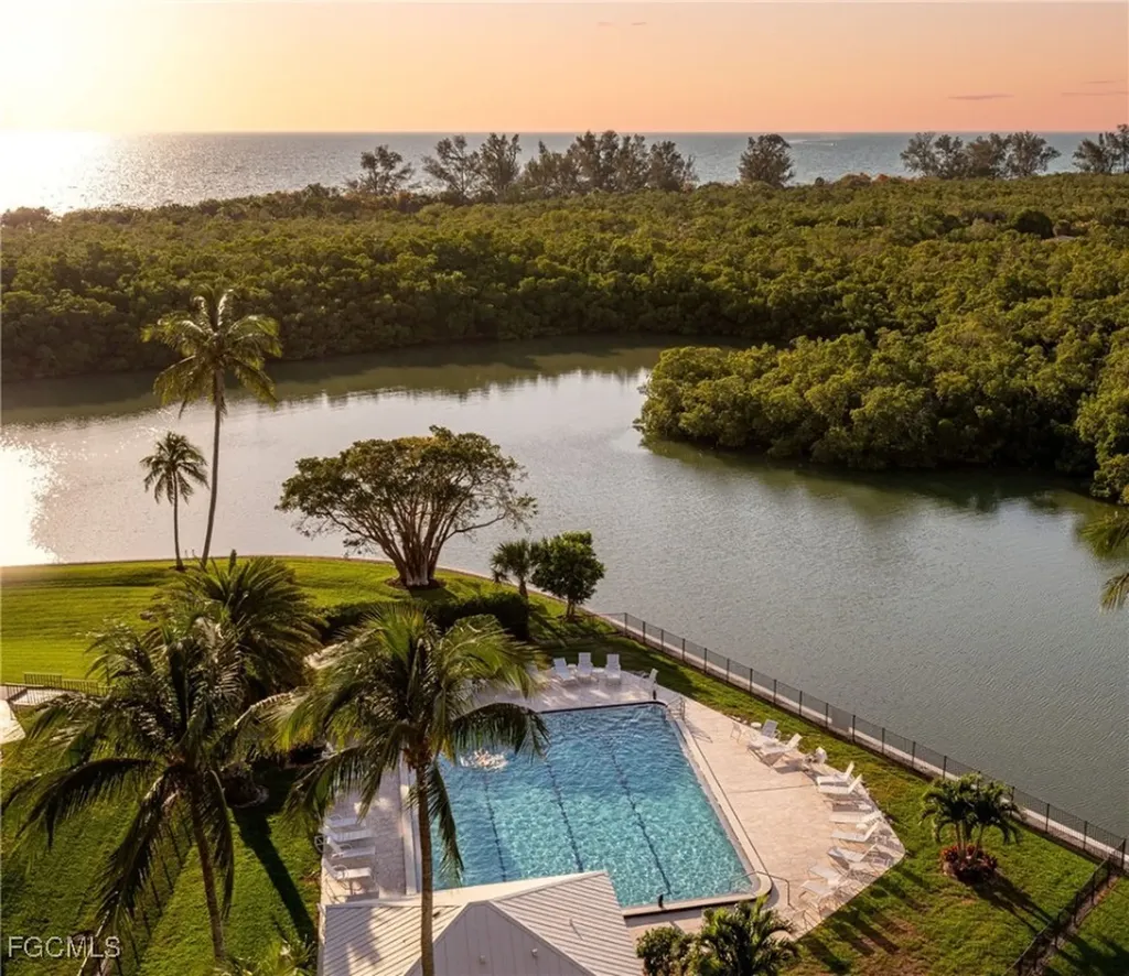 17 Bluebill Avenue Naples FL 34108